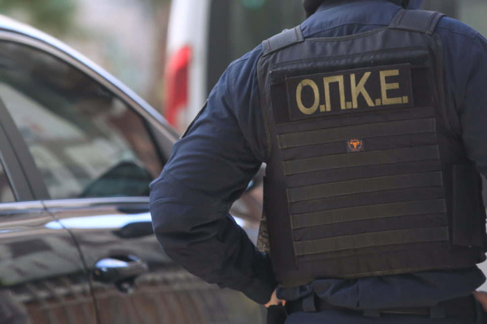 Λάρισα: “Πέταξαν” 4,5 κιλά κάνναβης