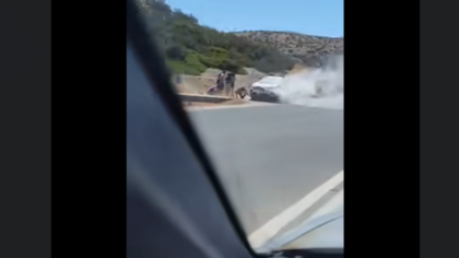 Λαγονήσι: Περιπολικό τυλίχτηκε στις φλόγες