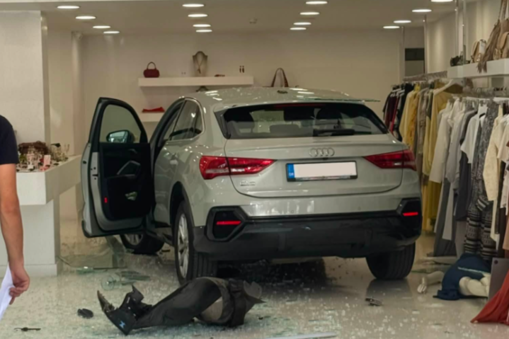 Βριλλήσια: Αυτοκίνητο “πήγε” για ψώνια