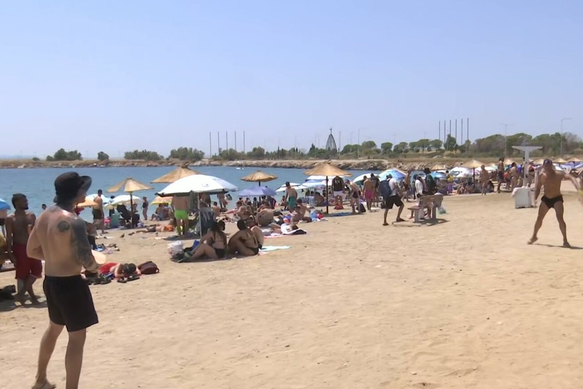 Καταφύγιο οι παραλίες