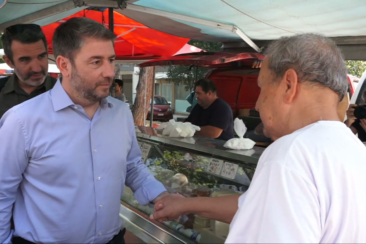 Με τον Ανδρουλάκη στη λαϊκή: Όσα δεν έδειξαν οι κάμερες