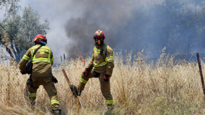 Τρίπολη: Με μαύρα περιβραχιόνια οι Εποχικοί Πυροσβέστες