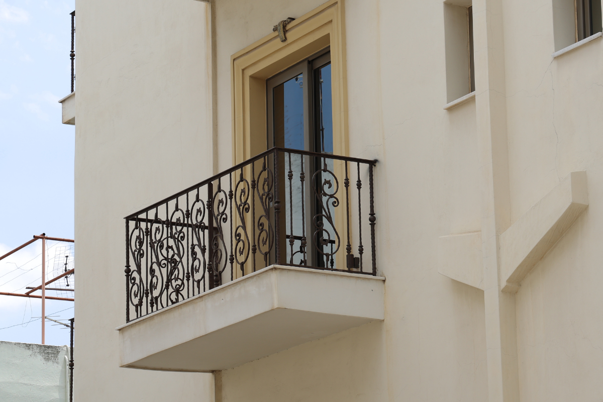 Κλινικά νεκρός ο 17χρονος τουρίστας που έπεσε από μπαλκόνι