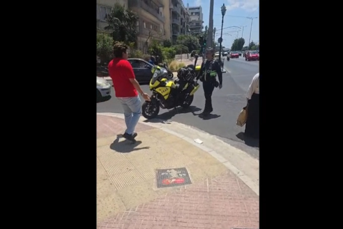 Αυτοκίνητο χτύπησε μηχανή του ΕΚΑΒ σε ΛΕΑ
