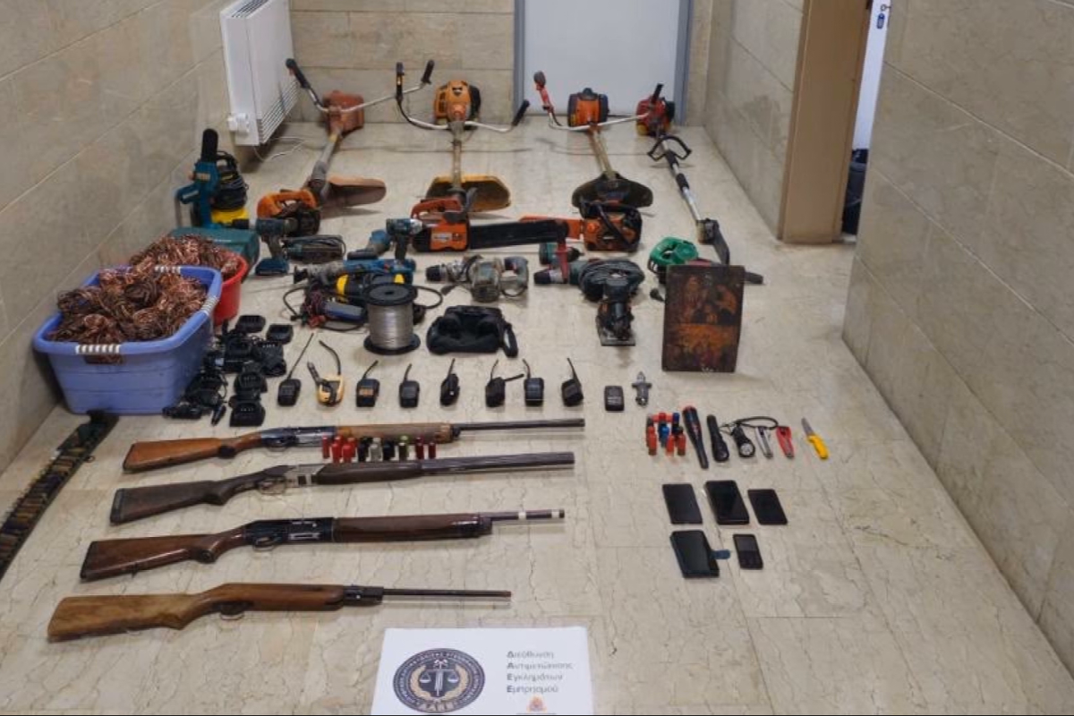 Εκβίαζαν αγρότες και άναβαν φωτιές