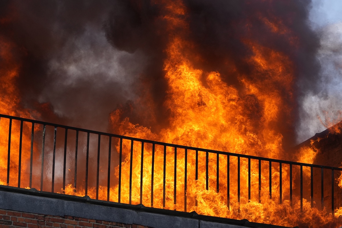 Φωτιά σε συγκρότημα πολυκατοικιών στο Βέλγιο- Φόβοι για μεγάλο αριθμό νεκρών