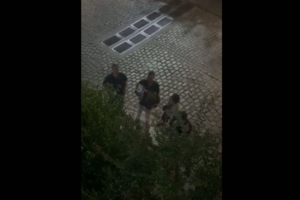 Ξάνθη: Ρομαντικός εκπαιδευτικός κάνει καντάδα στην αγαπημένη του παραμονές του γάμου