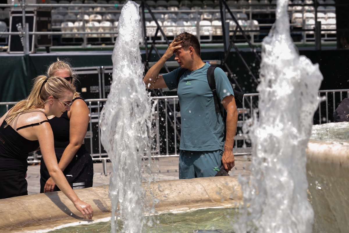 Αφόρητη ζέστη από τις υψηλές θερμοκρασίες