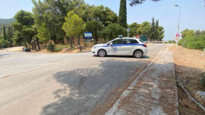 Έκκληση για οδηγό που εγκατέλειψε μητέρα με δύο παιδιά μετά από τροχαίο
