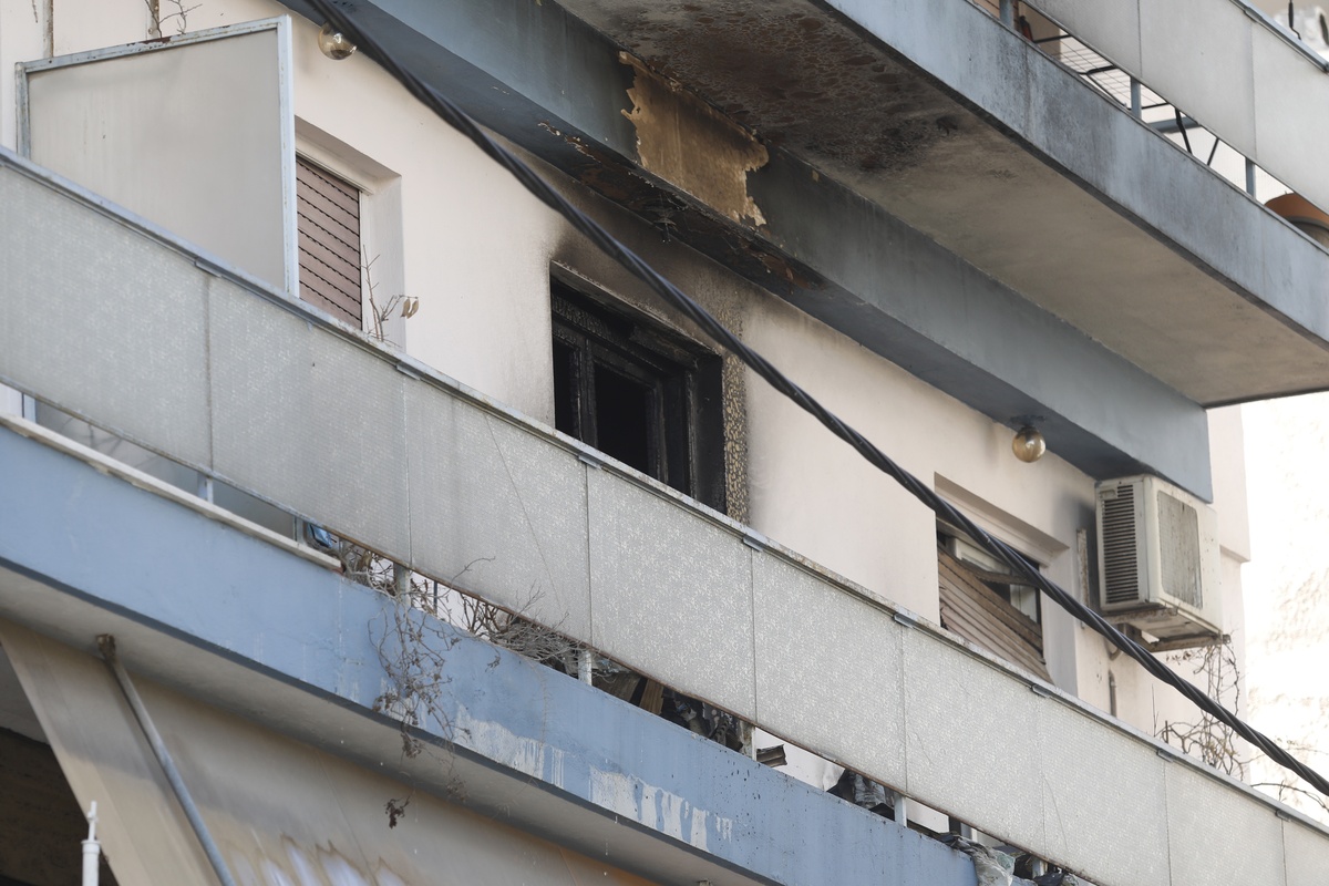 Φωτιά σε διαμέρισμα στον Πειραιά – Έρευνα στους 5 Αιγύπτιους που κατοικούσαν εκεί