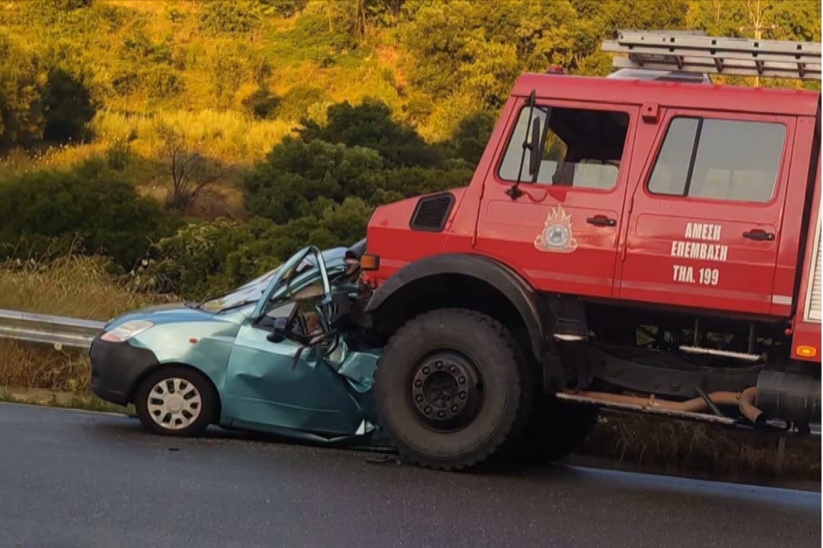 Δύο νεκροί στη Σπάρτη – Μετωπική με πυροσβεστικό όχημα
