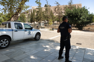 Δύο Αμερικανοί τουρίστες τραυματίες από επίθεση με μαχαίρι στην Ακρόπολη