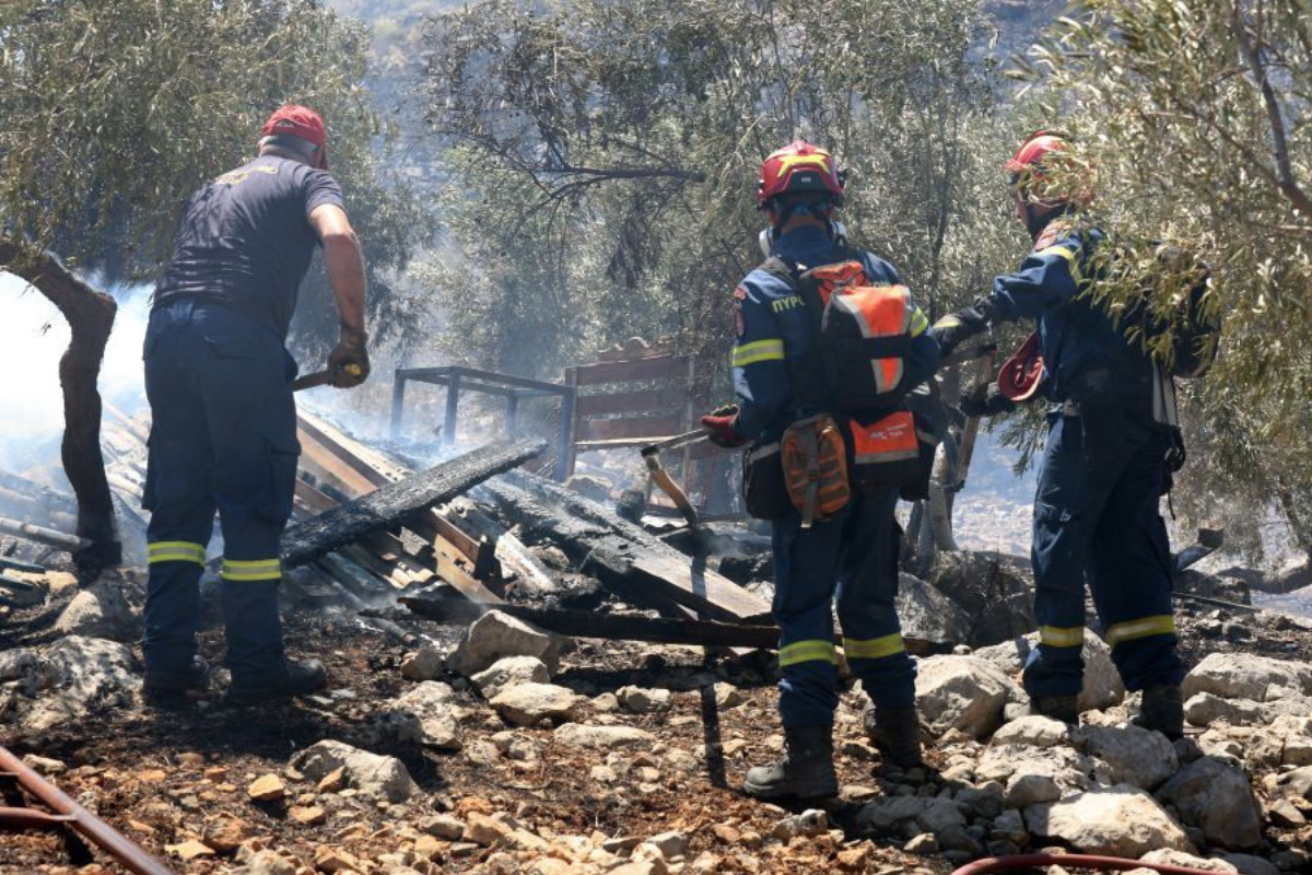 Πύρινα μέτωπα στη χώρα- Μάχη στην Αιγιάλεια