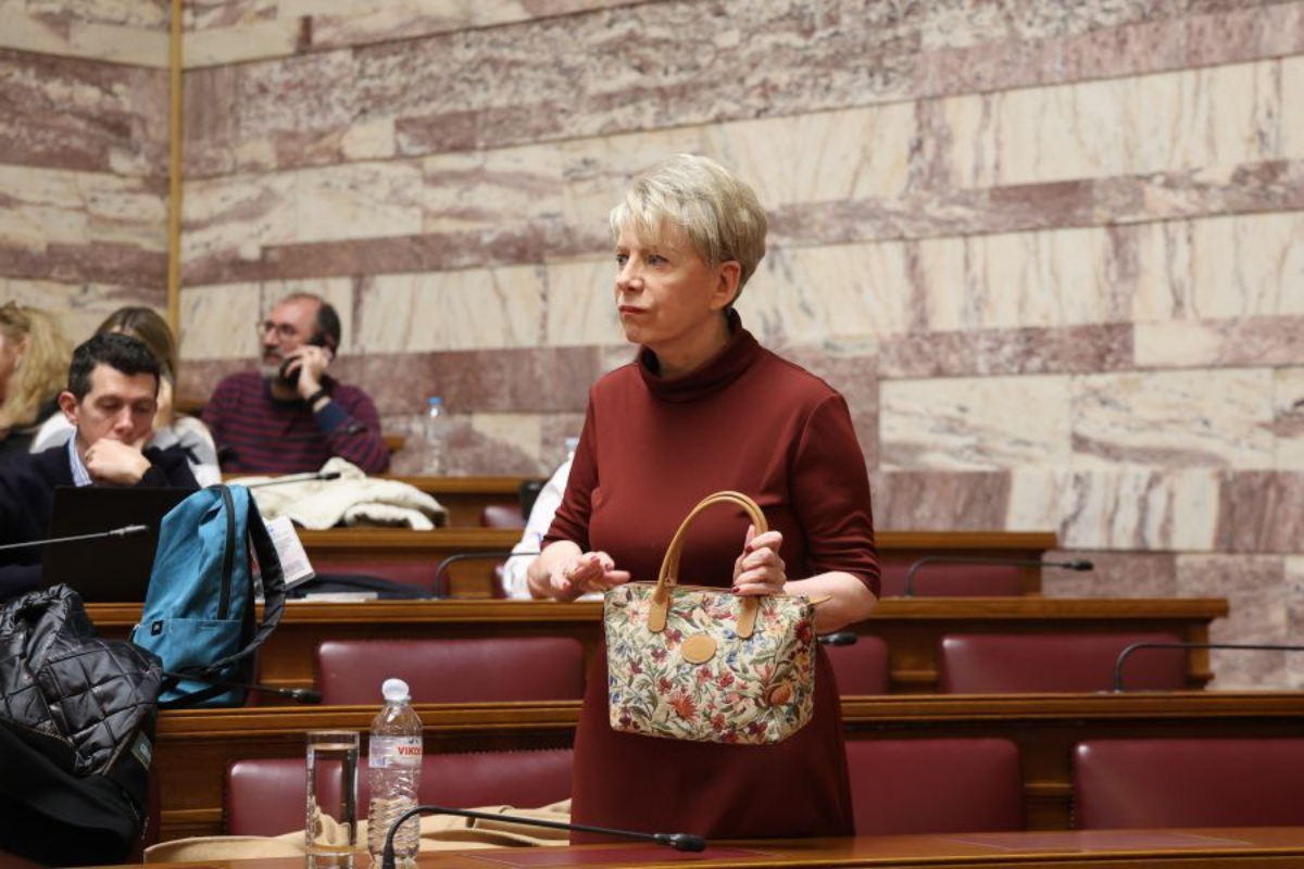 Μετωπική για την Έλενα Ακρίτα