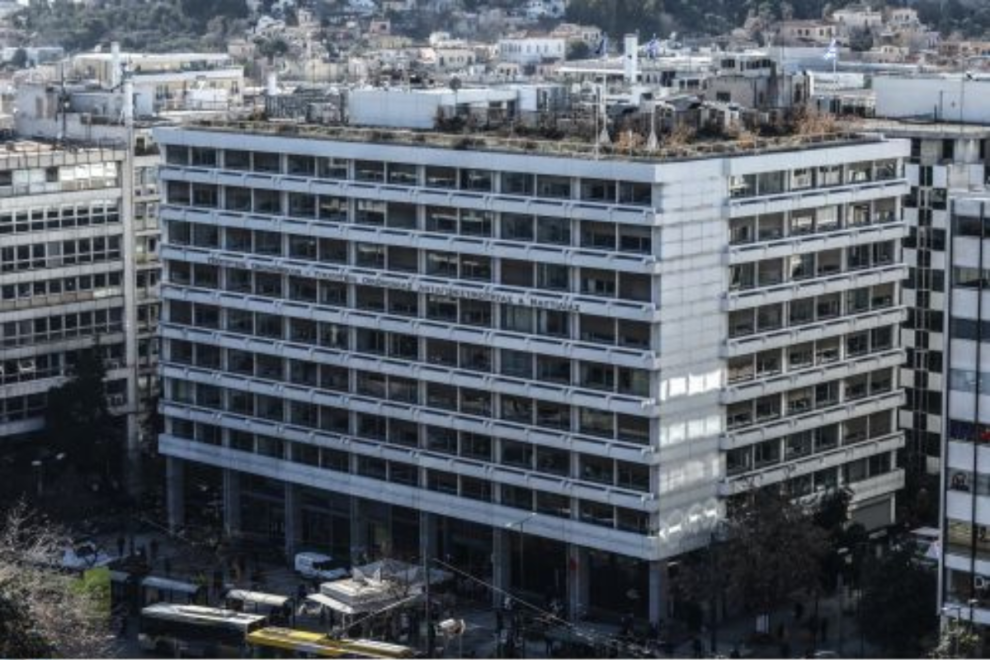 Μικρομεσαίοι: Ζητούν νέα ρύθμιση σε 120 δόσεις