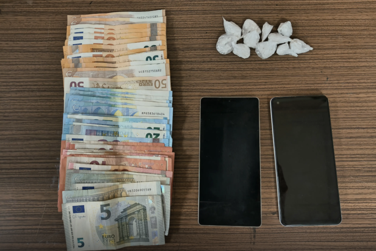 Κατείχε και διακινούσε ναρκωτικά στο κέντρο της Αθήνας