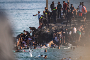 Εισβολή μεταναστών στην ισπανική Θέουτα- Δεκάδες νεκροί