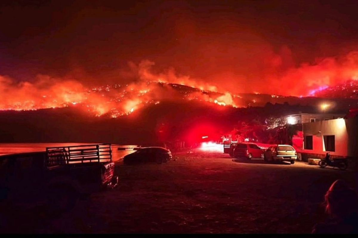 Φωτιά στη Σκύρο: Ολονύκτια μάχη με τις φλόγες και τους ανέμους