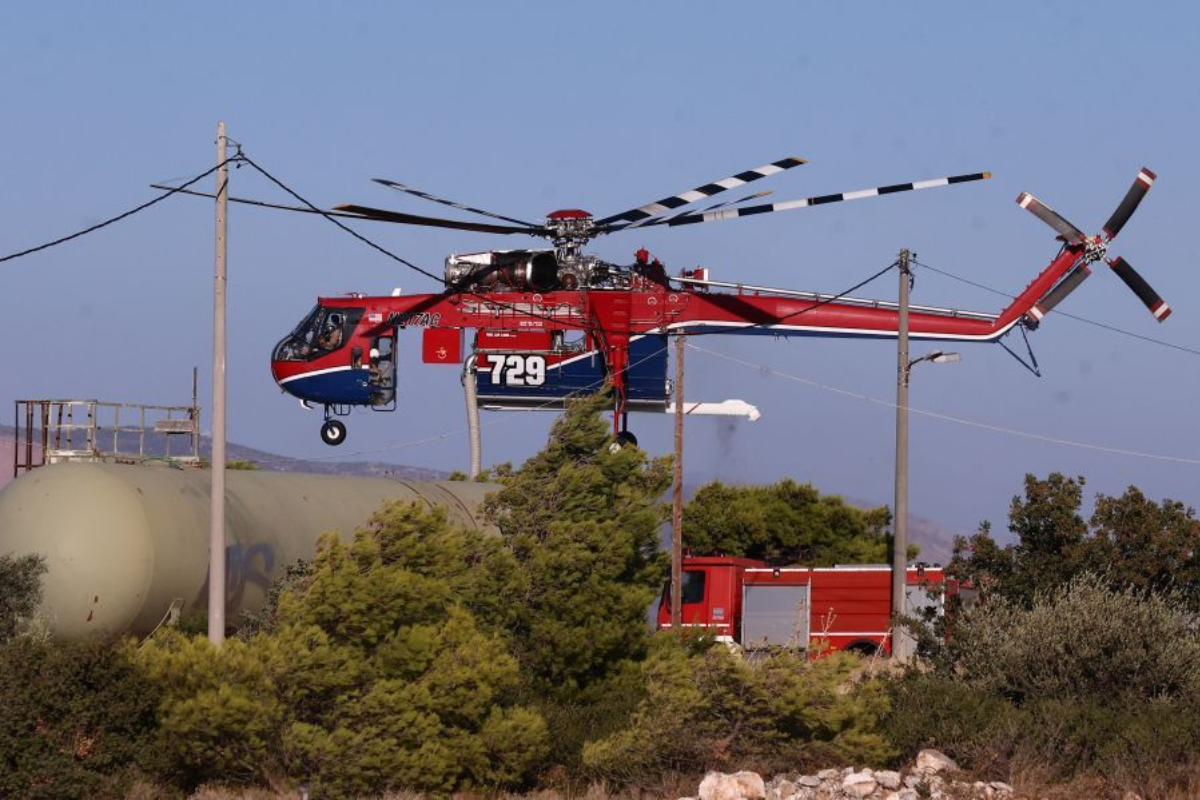 Ανεξέλεγκτη η φωτιά- 112 για Ψάθα και Αλεποχώρι