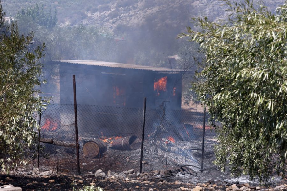 Δεύτερο εφιαλτικό 24ωρο στο Πόρτο Γερμενό- Σπίτια και δάσος στις φλόγες
