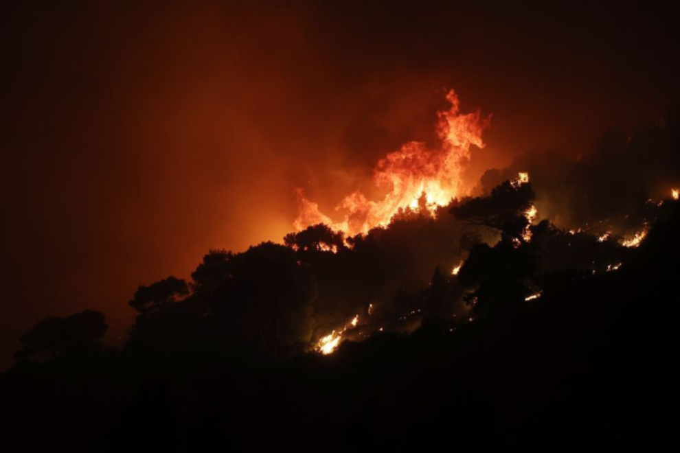 Μάχη με τα μέτωπα σε Αττική, Βοιωτία και Φωκίδα- Νέα φωτιά στην Κεφαλονιά