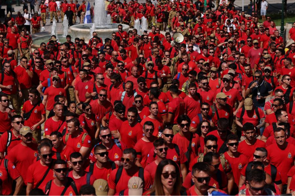 Εποχικοί πυροσβέστες: Από τα βουνά στο Σύνταγμα
