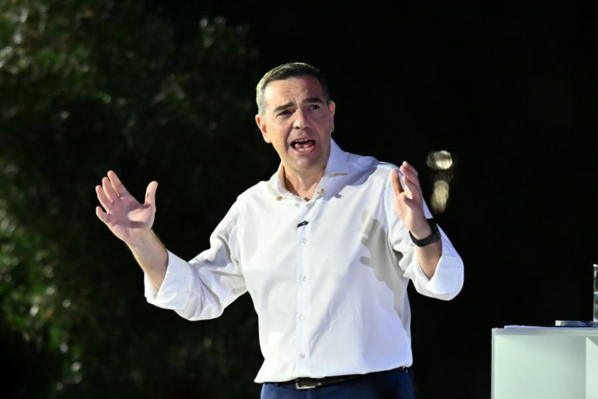 Επίθεση Τσίπρα σε κυβέρνηση και ΠΑΣΟΚ
