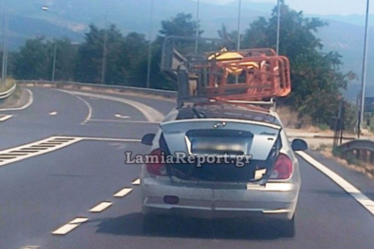 Θρανία πάνω σε…ΙΧ