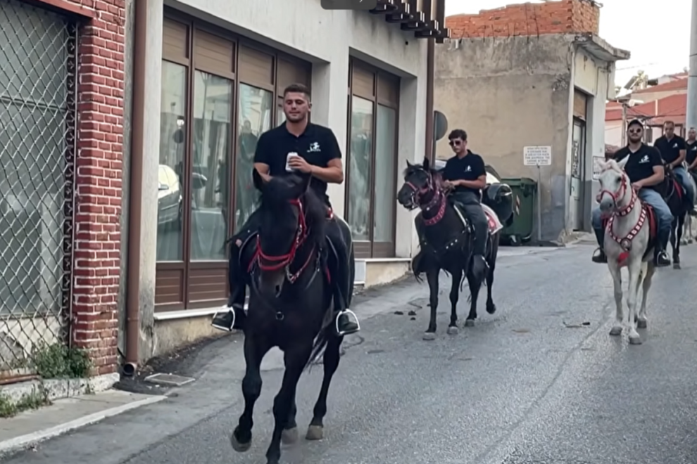 Παρέλαση… αλόγων
