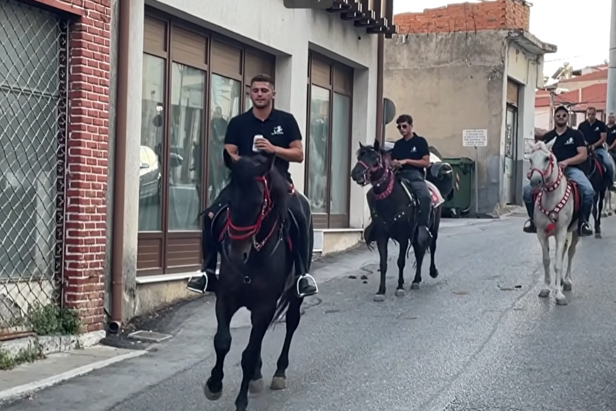 Παρέλαση… αλόγων