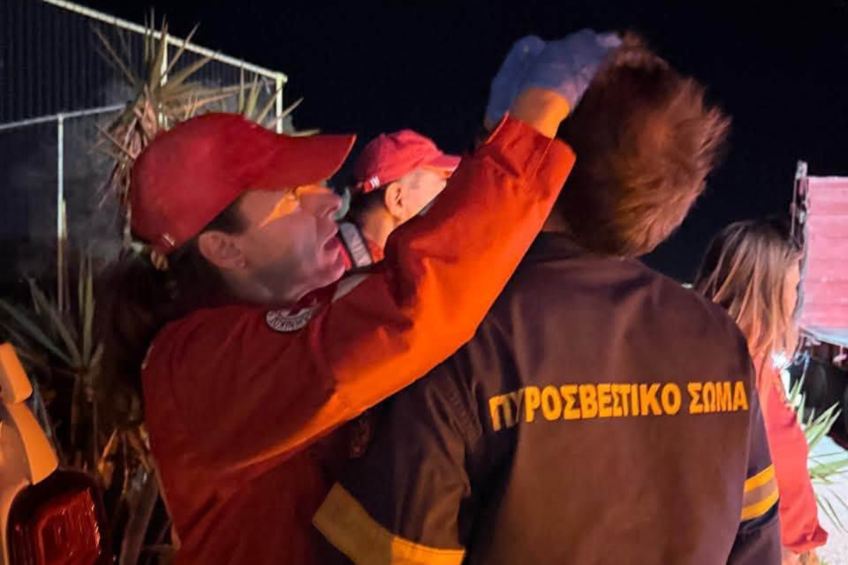 Ο Ερυθρός Σταυρός στην πρώτη γραμμή στη φωτιά στην Σαλαμίνα