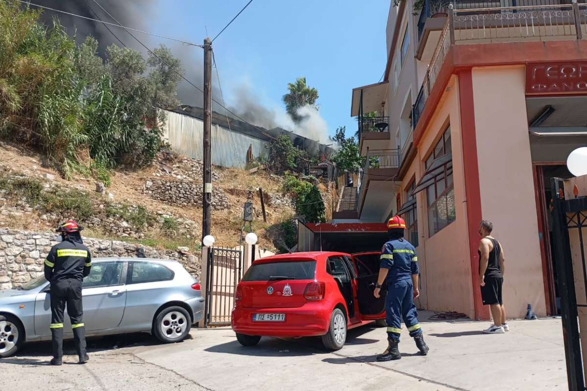 Φωτιά σε σιδηρουργείο στο Καστράκι Φωκίδας