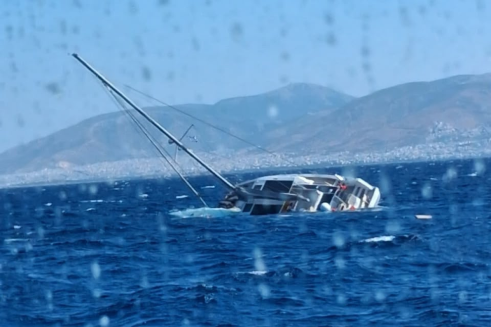 Ημιβύθιση καταμαράν δυτικά της νησίδας Φλέβες – Σώοι οι 10 επιβαίνοντες