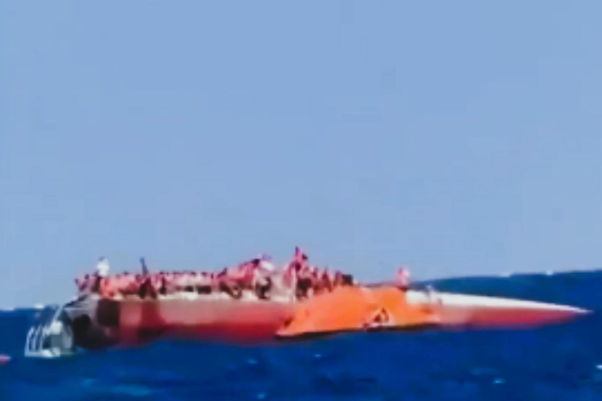 Συναγερμός ανοιχτά της Κερύνειας. Eπιβατικό πλοίο αναποδογύρισε
