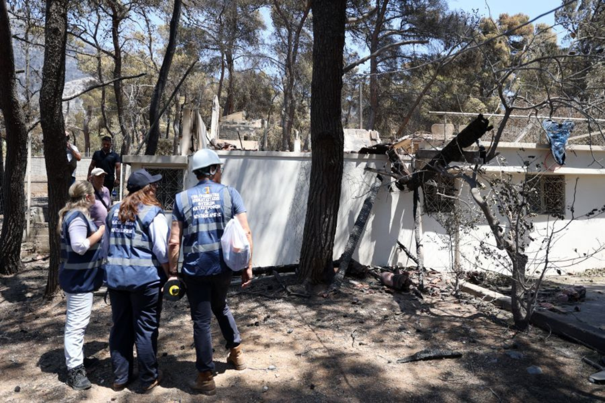Αυτοψίες στα καμένα- Είδαν τις περιουσίες τους να γίνονται στάχτη