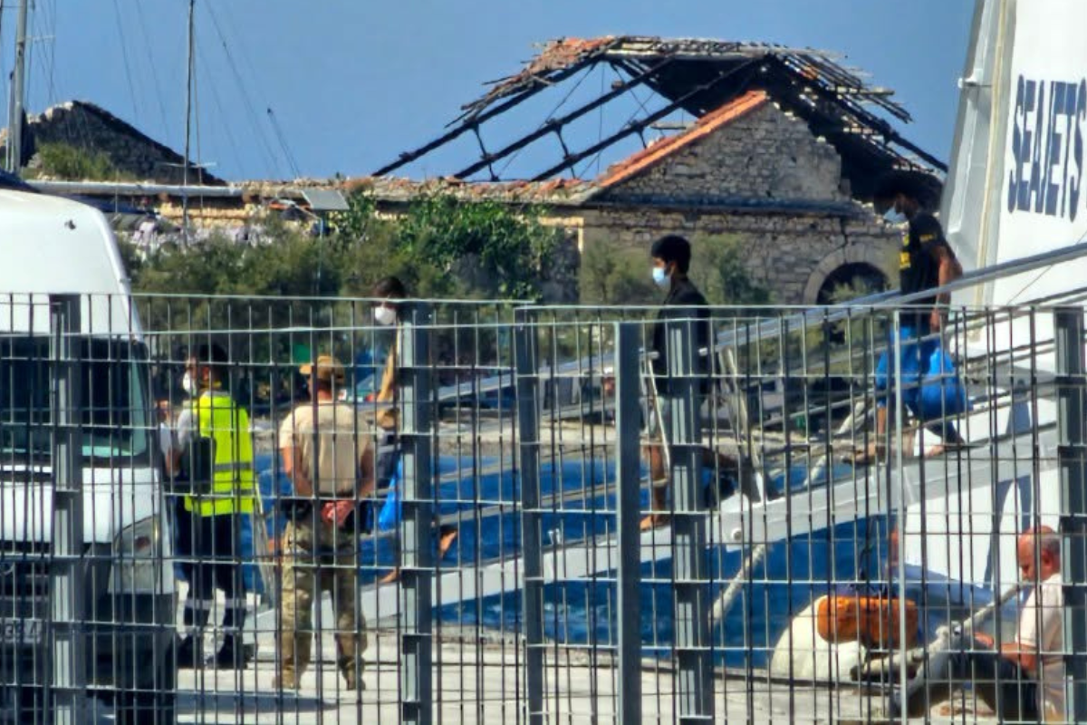 Μετανάστες από την Κρήτη μεταφέρονται σε Σάμο και Λέσβο