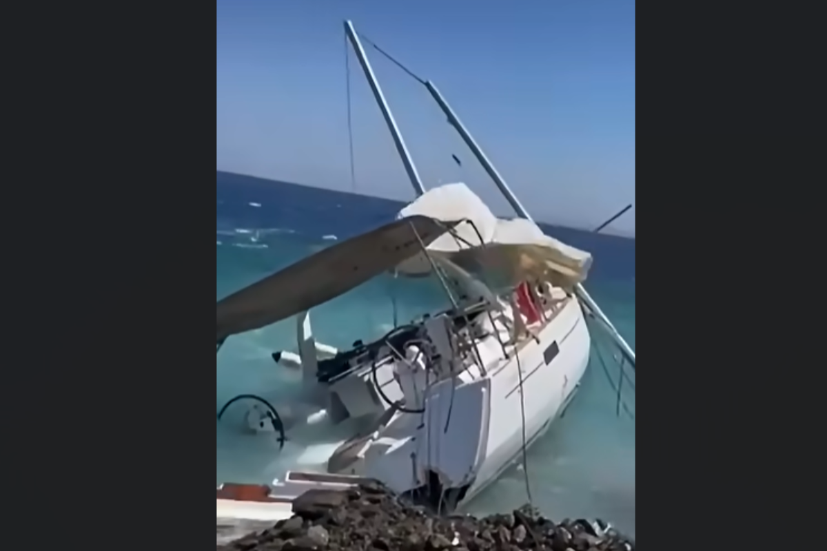 Νάξος: Προσάραξη τουριστικού σκάφους