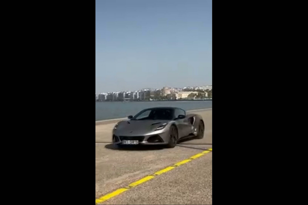 Βίντεο: Supercar τρέχει με ιλιγγιώδη ταχύτητα στην παραλιακή Θεσσαλονίκης