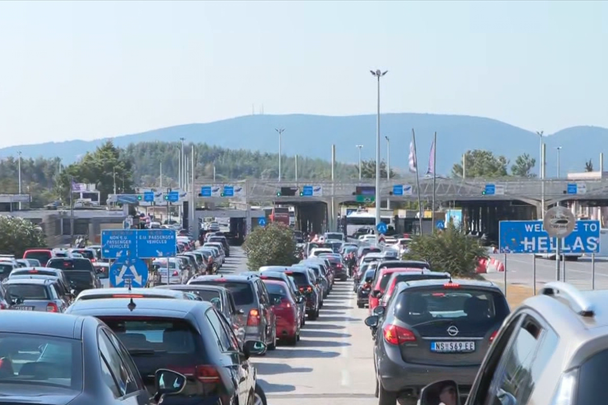 Τελωνείο Ευζώνων -Ουρές τουριστών για διακοπές στην Ελλάδα