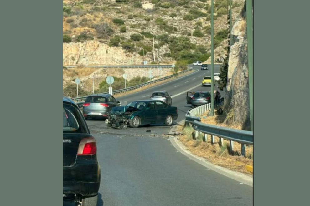 Σοβαρό τροχαίο στην Αθηνών – Σουνίου