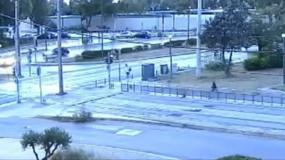 Βίντεο-ντοκουμέντο από σοβαρό τροχαίο στη Βούλα – Μάχη για τη ζωή του δίνει 39χρονος