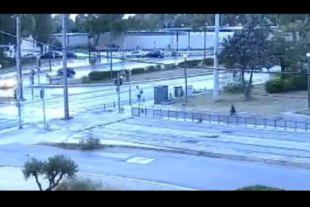 Βίντεο-ντοκουμέντο από σοβαρό τροχαίο στη Βούλα – Μάχη για τη ζωή του δίνει 39χρονος