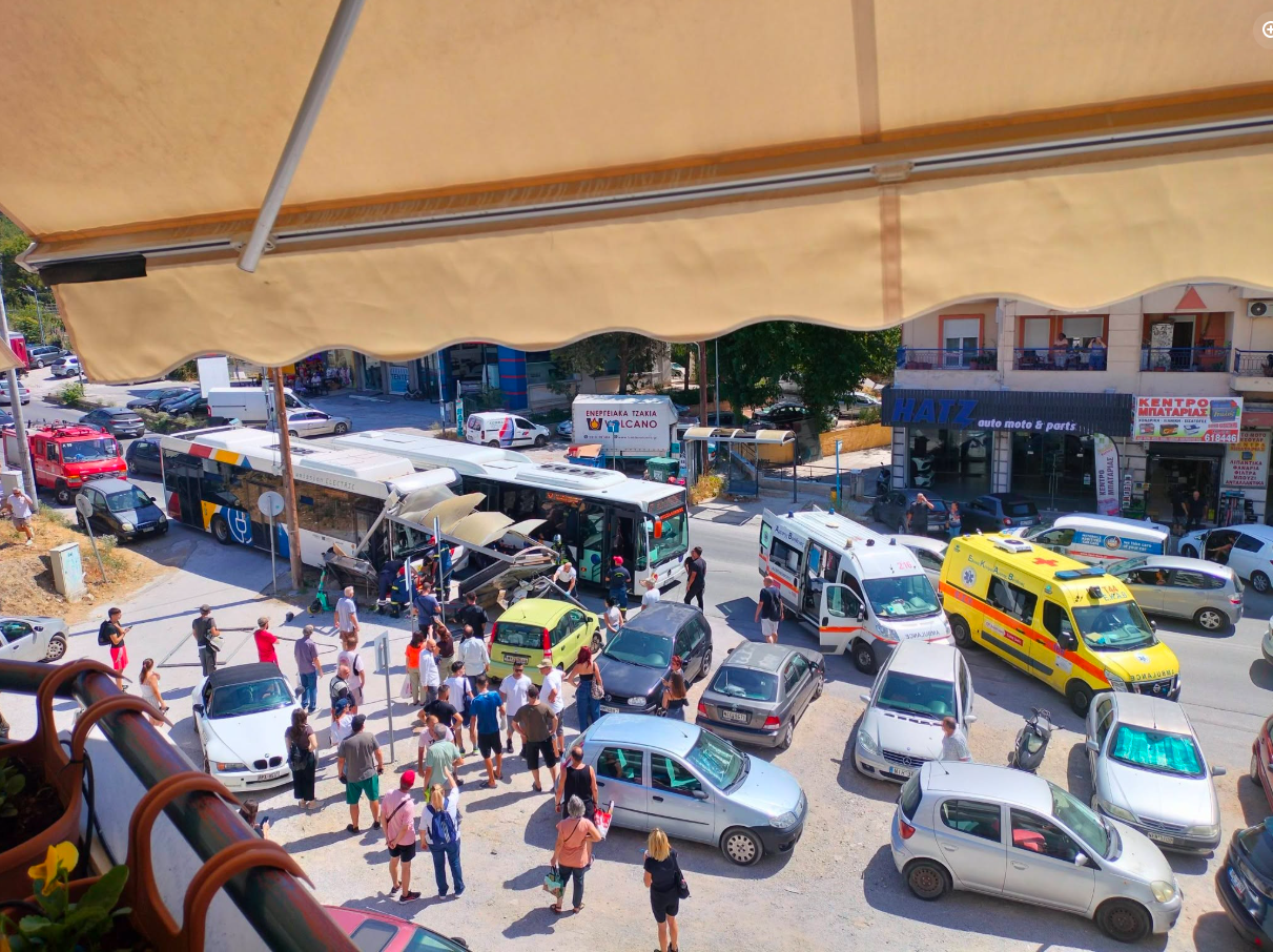 Θεσσαλονίκη: Λεωφορείο του ΟΑΣΘ έπεσε σε στάση