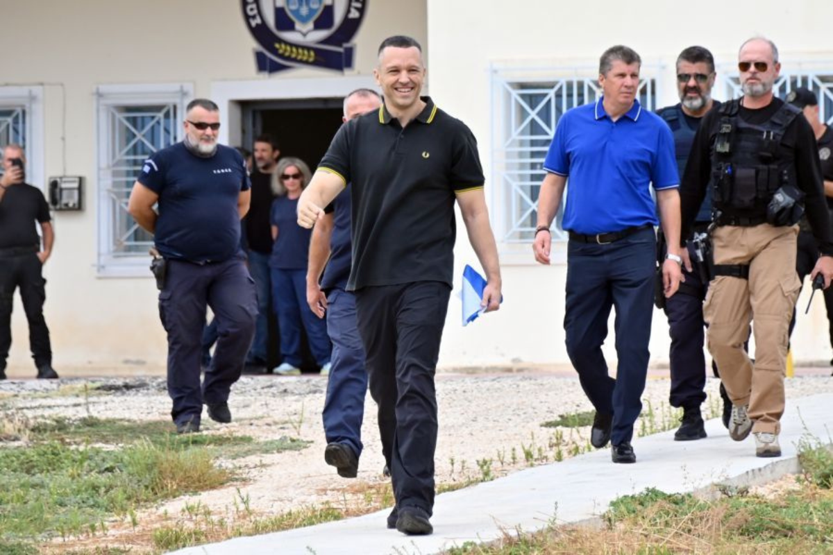 Αποφυλακίστηκε ο Ηλίας Κασιδιάρης- Προανήγγειλε κόμμα