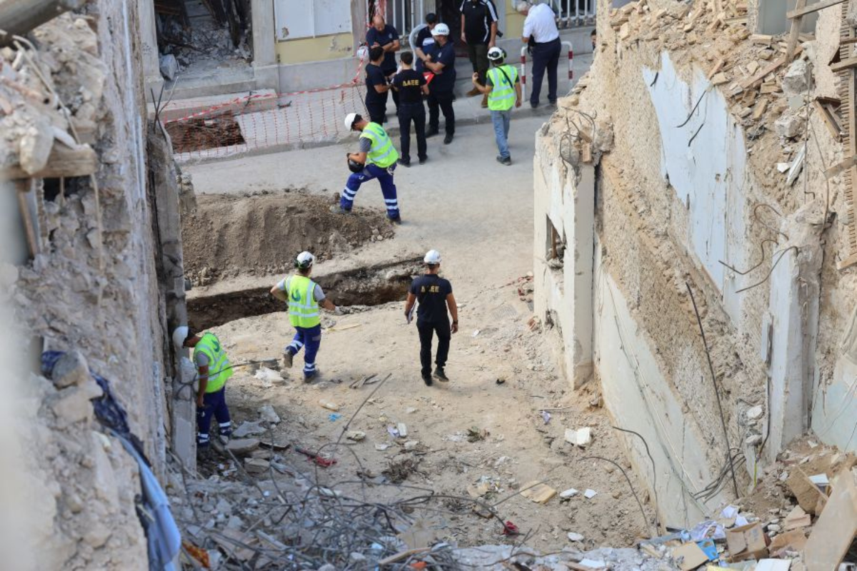 Φονική έκρηξη στην Πλάκα- Αυτοψίες και έλεγχοι στατικότητας