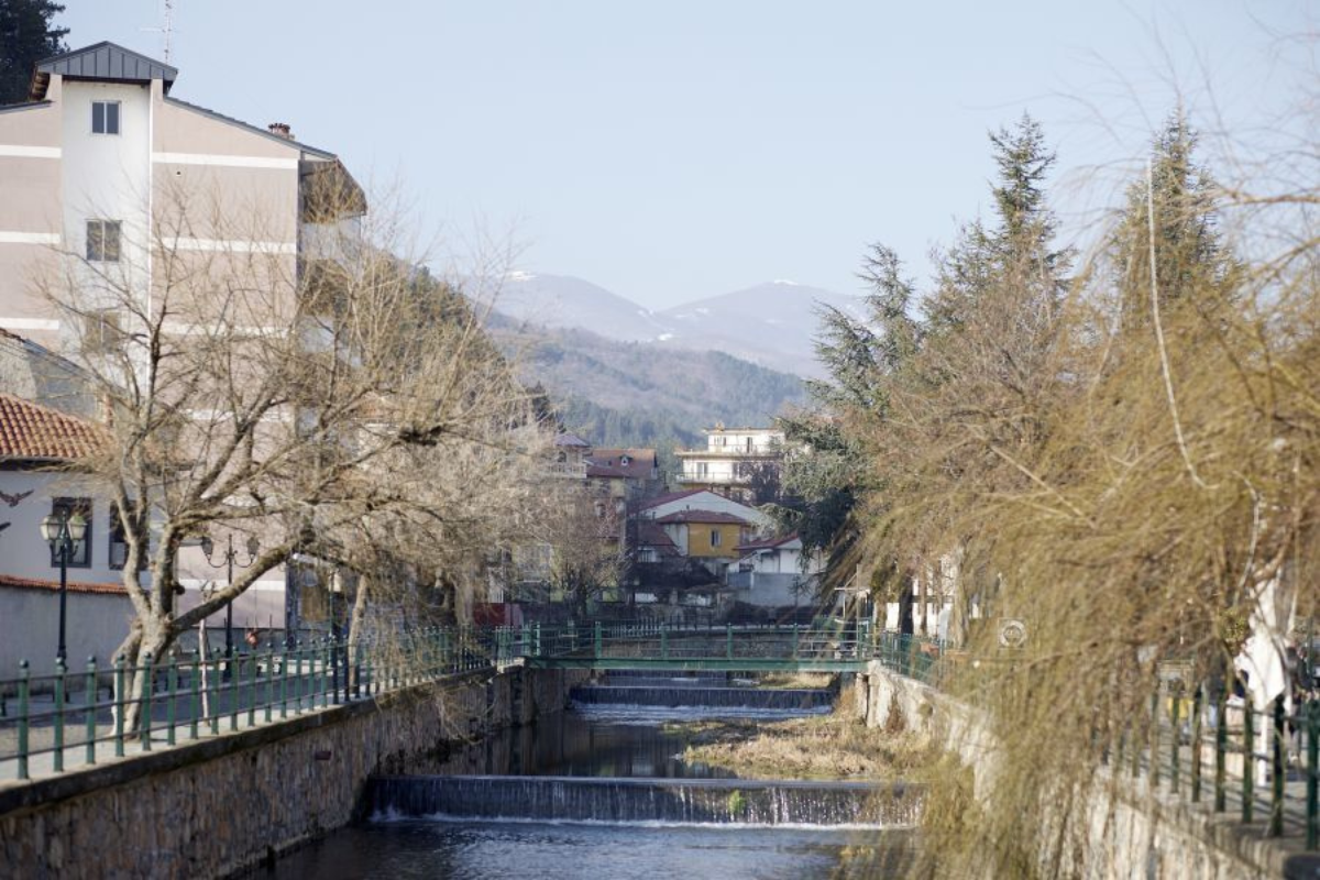 Αλυτρωτικά σλαβικά τραγούδια- Πρόκληση σε πανηγύρι