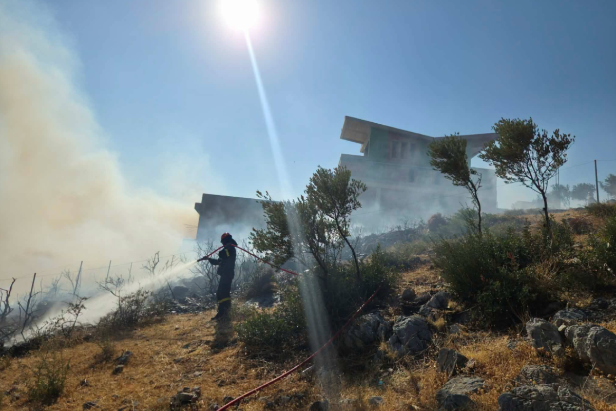 Πυρκαγιά στην περιοχή Σκόρδι στην Ανάβυσσο