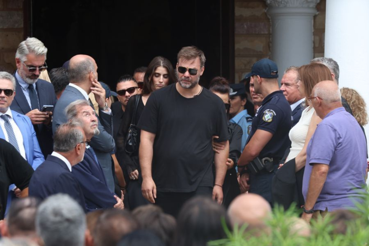 Ο αποχαιρετισμός του Γ. Σαμπάνη στον Γ. Μαζωνάκη