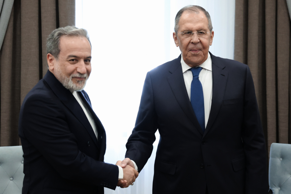 Λαβρόφ- Αραγτσί: Μόνο με διπλωματία η λύση στη Μ. Ανατολή