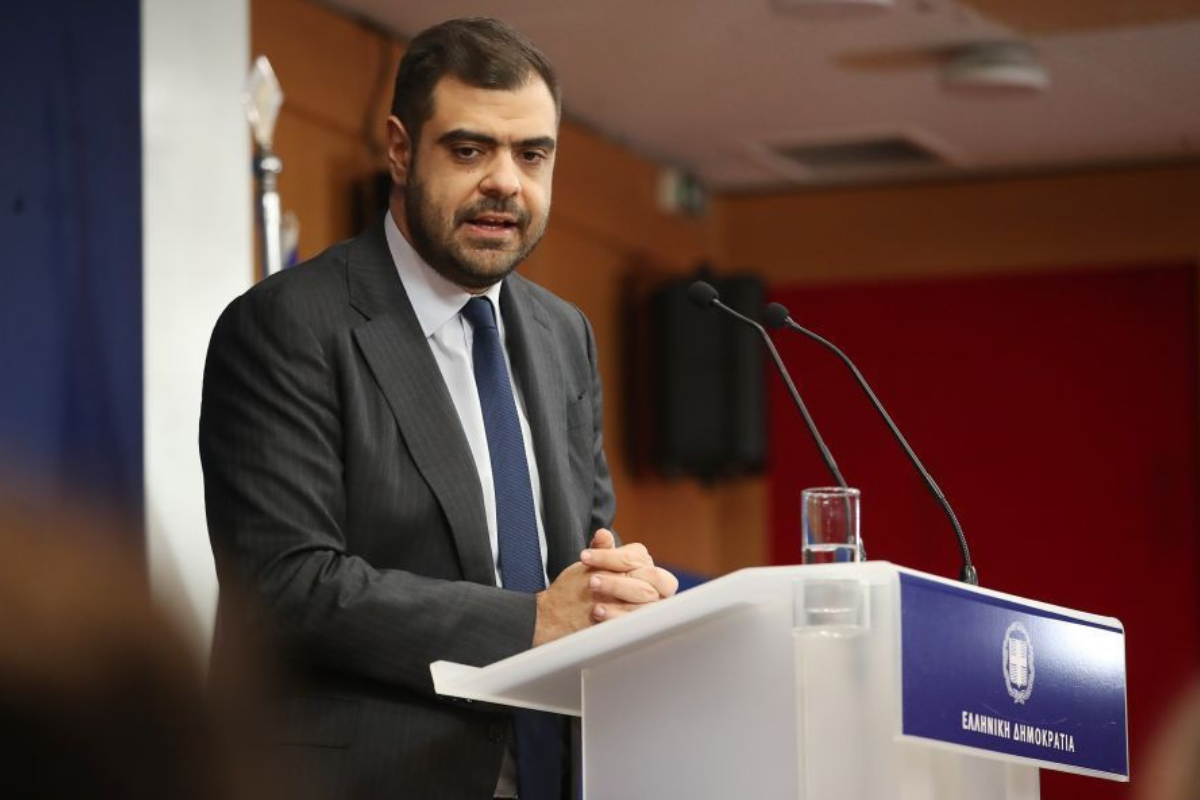 Αμείωτη η κόντρα για το επίδομα ανεργίας